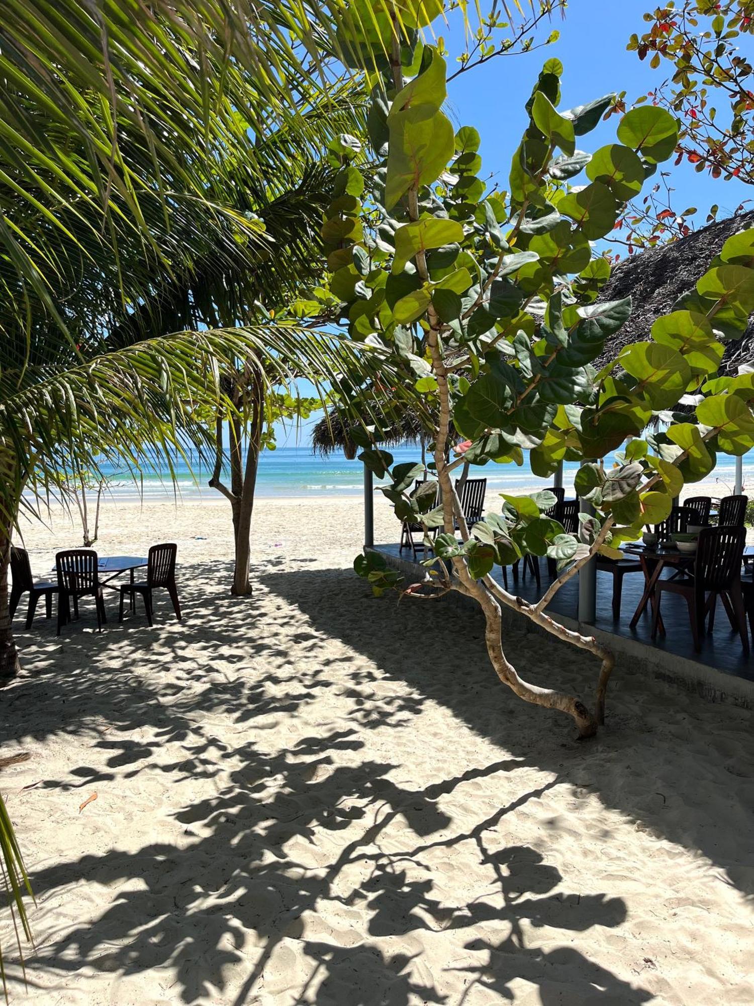 Robinson Beach Bungalow Vinh Hoa エクステリア 写真